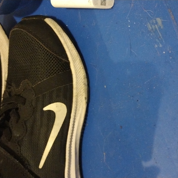 Nikes - Picture 4 of 4